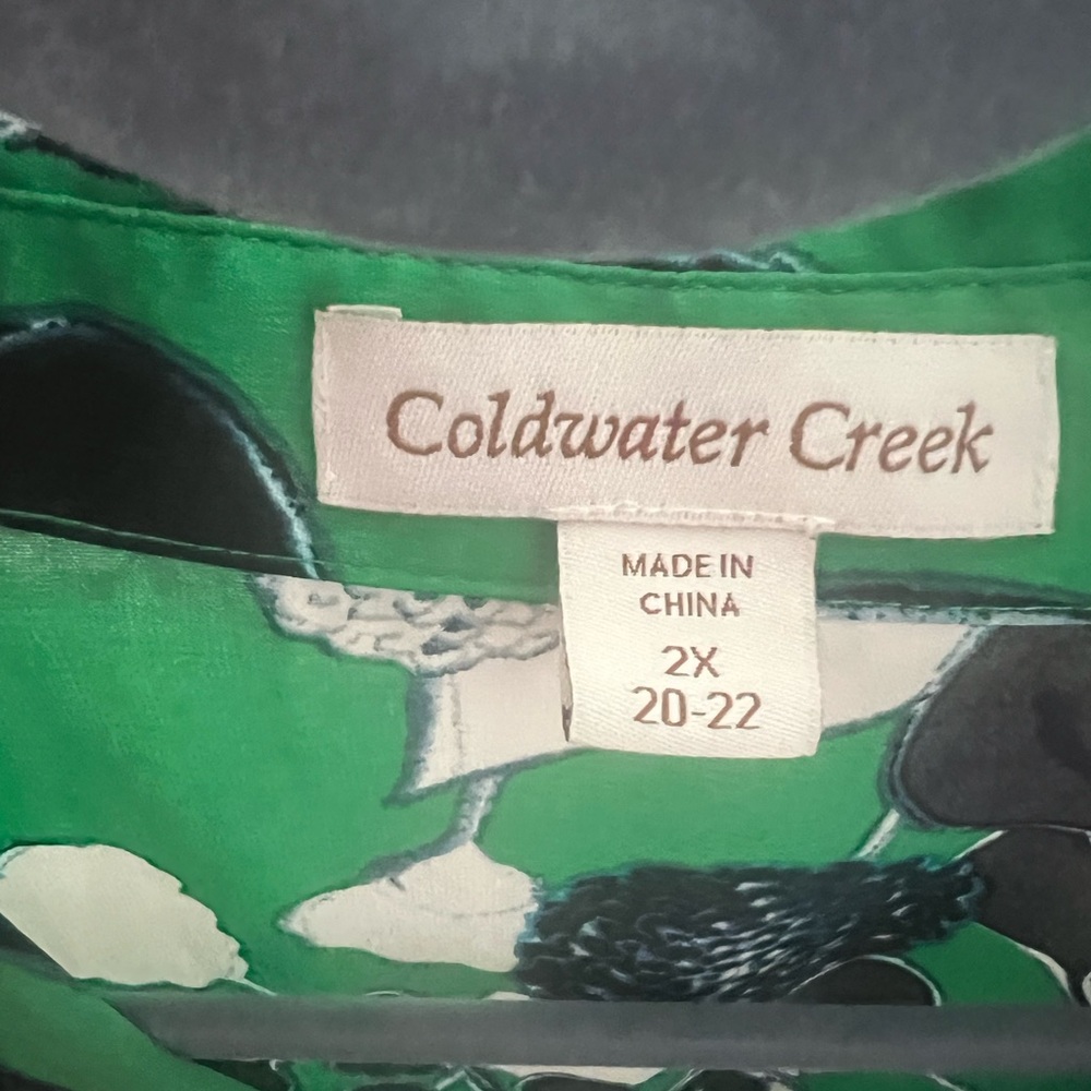 Coldwster Creek Green and Navy Floral Button Down Sleeveless Shirt. - Picture 4 of 7
